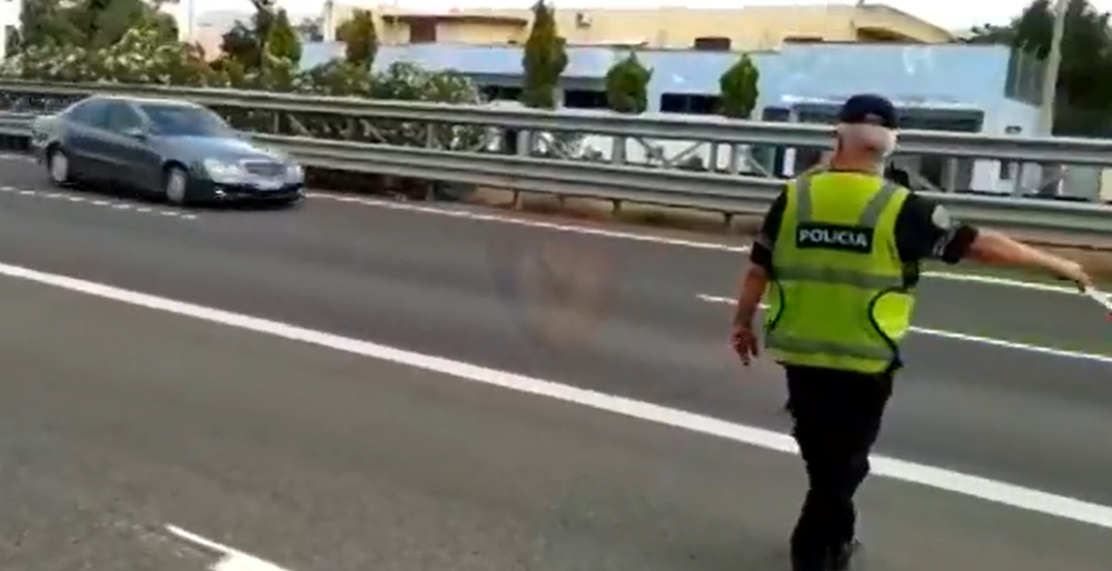 Kontrolle dhe gjoba nga policia rrugore, dhjetra shofer&euml; mbeten pa