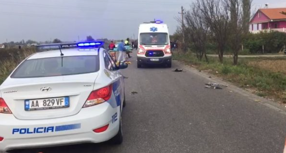 Aksident i dyfisht&euml; n&euml; Fier, makina e policit p&euml;rplaset me