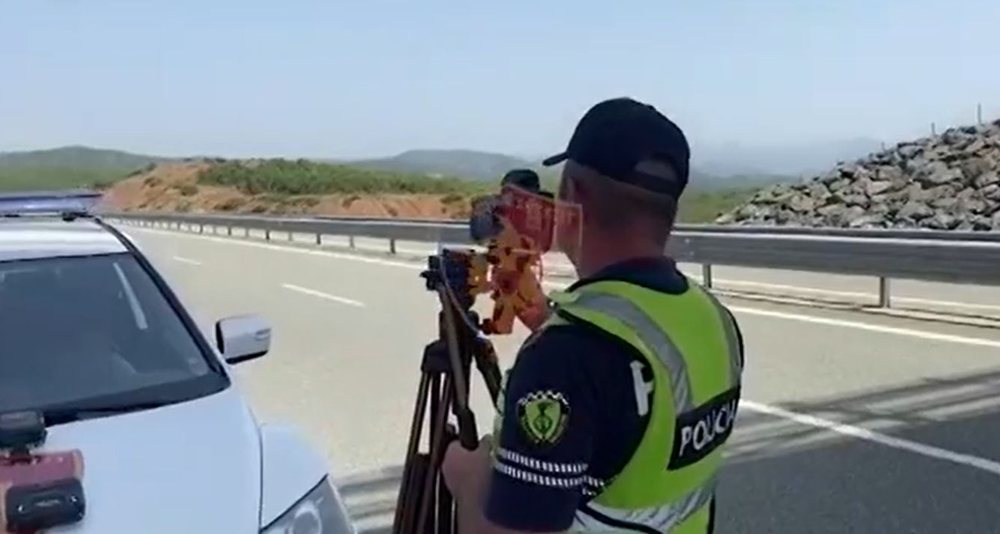 Kontrollet policore n&euml; rrug&euml;t e vendit: Pezullohen 44 patenta, mbi
