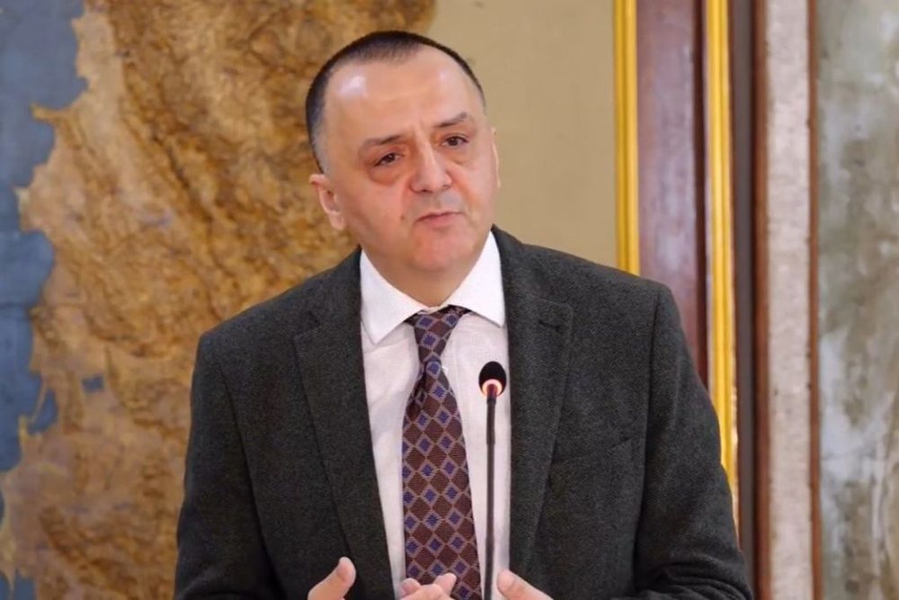 Kreu i kadastr&euml;s Lame sqaron: Godina historike "Sarajet" n&euml;