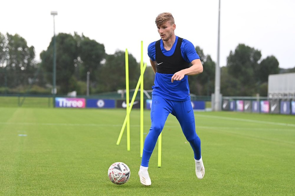 Chelsea st&euml;rvitet me dyer t&euml; hapura, konfliktohen tifoz&euml;t: