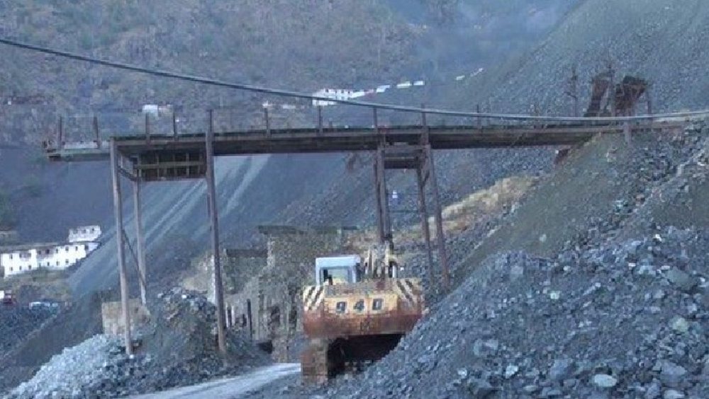Bie masivi i mineralit n&euml; nj&euml; minier&euml; n&euml; Bulqiz&euml;,