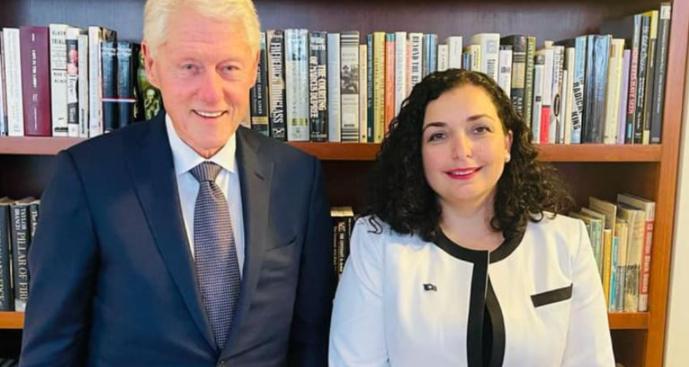 Vjosa Osmani takohet me Bill Clinton: Jemi aleati juaj p&euml;r paqe n&euml;