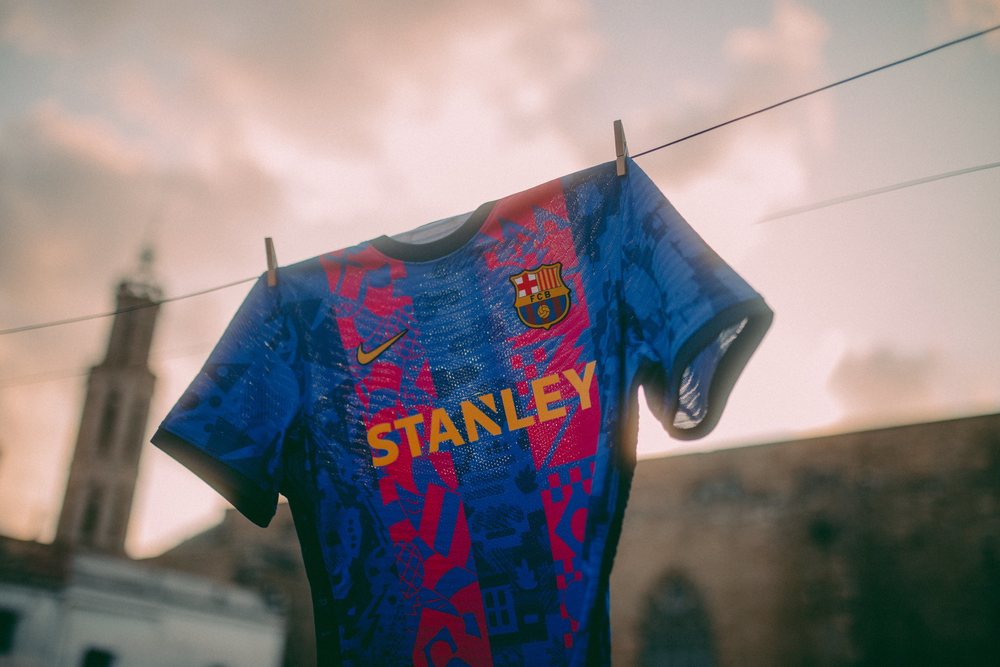 FOTO/ Barcelona, fanella "p&euml;r Champions" simbol i lidhjes me