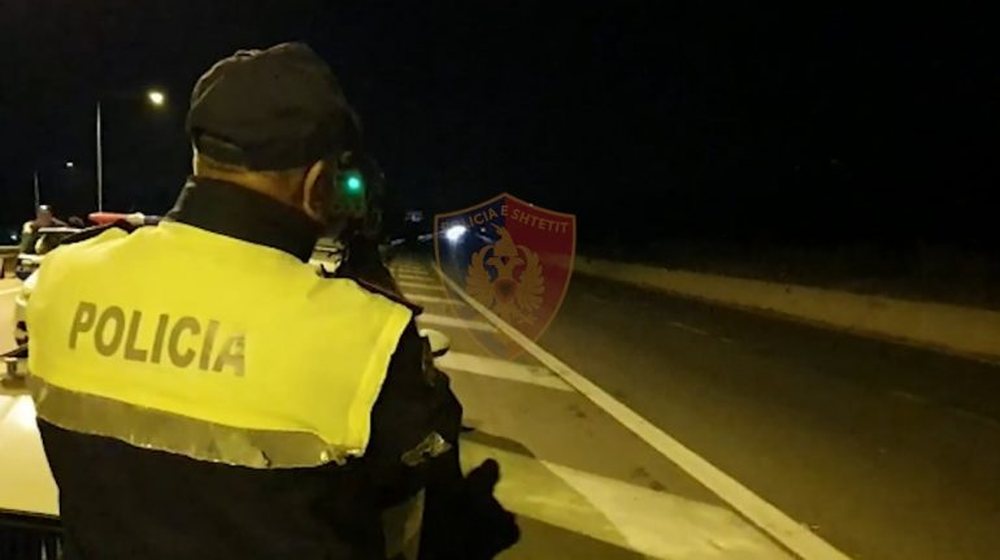 Kontrolle n&euml; rrug&euml;n Tiran&euml;-Elbasan, gjoba dhe pezullime t&euml;
