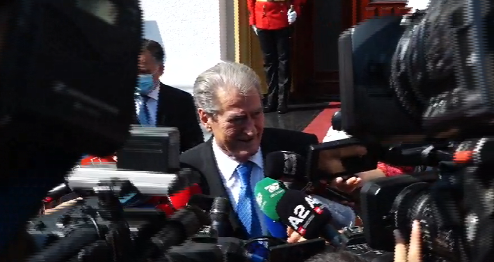 Berisha e Basha mb&euml;rrijn&euml; n&euml; Kuvend