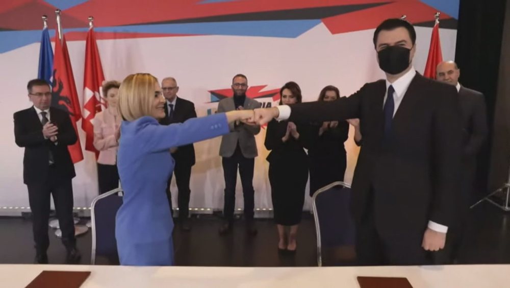 Kryemadhi: E ashtuquajtura opozit&euml; po zhvillon tango me mazhoranc&euml;n