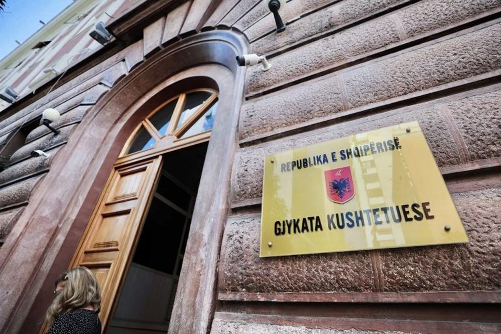 Gjykata Kushtetuese pranon pjes&euml;risht k&euml;rkes&euml;n e Noter&euml;ve,