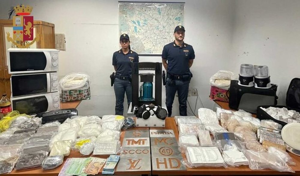 Rreth 40 kg drog&euml; dhe mbi 5 mij&euml; euro, arrestohen 2 shqiptar n&euml;