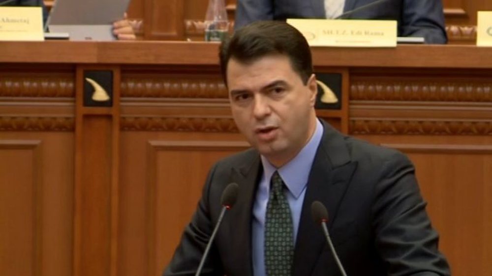 Basha: "Trek&euml;nd&euml;shi i Bermud&euml;s" i ka dit&euml;t e