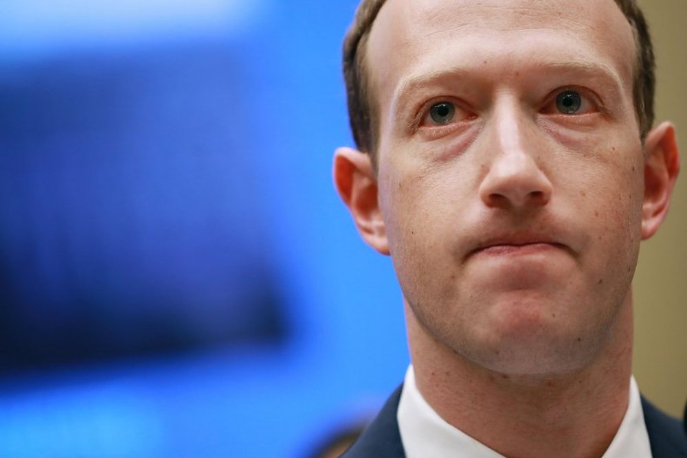Kaosi q&euml; shkaktoi bllokimi i Facebook, Instagram dhe Whatsapp/ Zuckerberg