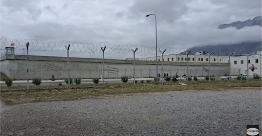 U filmuan duke marr&euml; ryshfet, arrestohen dy punonj&euml;s t&euml; burgut