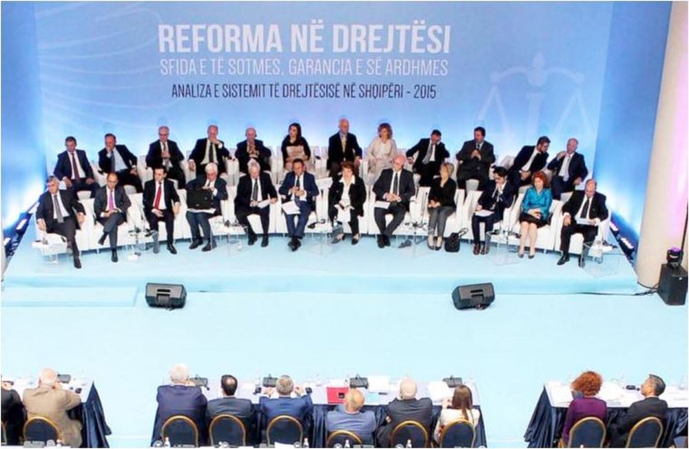Eksperimenti me Shqip&euml;rin&euml;/ Raport-progresi i KE nxjerr