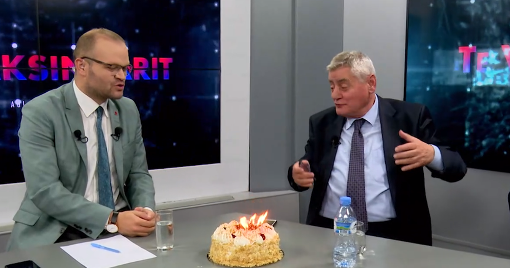 VIDEO/ Dash Shehin e surprizojn&euml; LIVE: Shpreh nj&euml; d&euml;shir&euml;