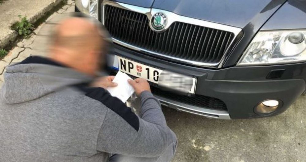 Kosov&euml;/ Gjoba p&euml;r &ccedil;do shofer q&euml; nuk vendos etiketa n&euml;
