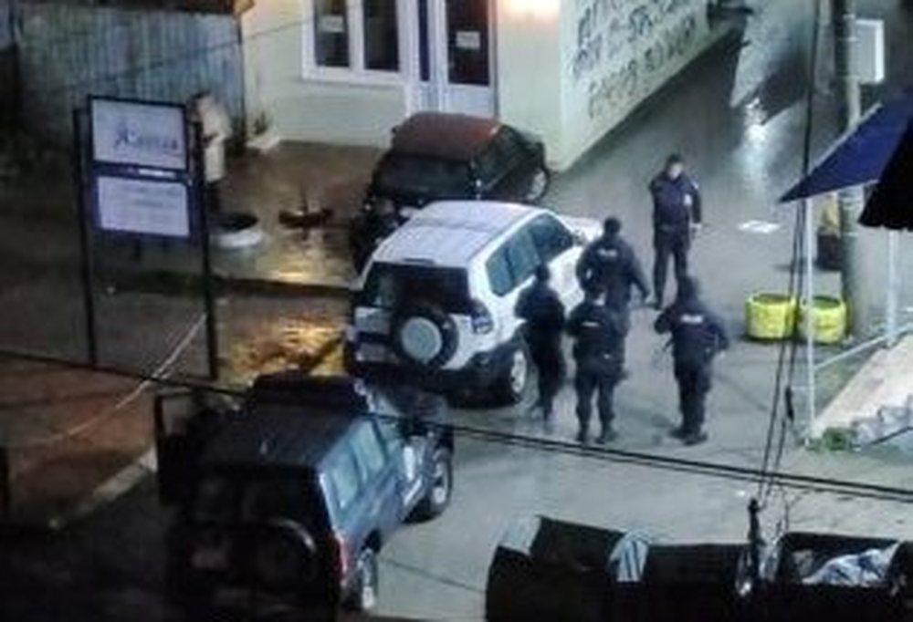 T&euml; sht&euml;na me arm&euml; zjarri n&euml; Mitrovic&euml;, t&euml;