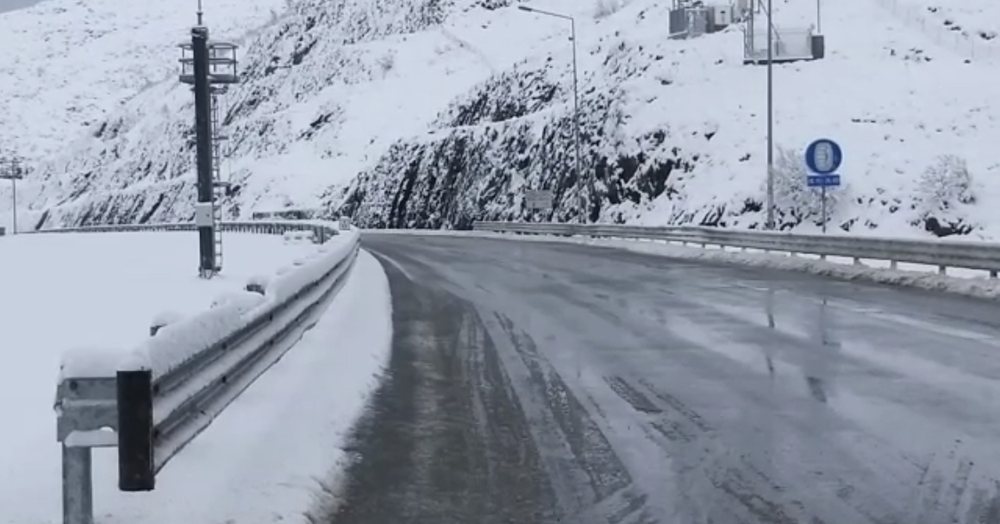 Moti i keq/ Mbulohet nga d&euml;bora rruga e Kombit