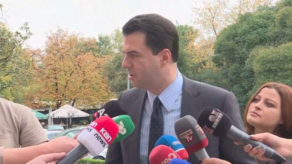 Tjet&euml;r nism&euml; ligjore/ Basha: &Ccedil;ojm&euml; n&euml; Kuvend