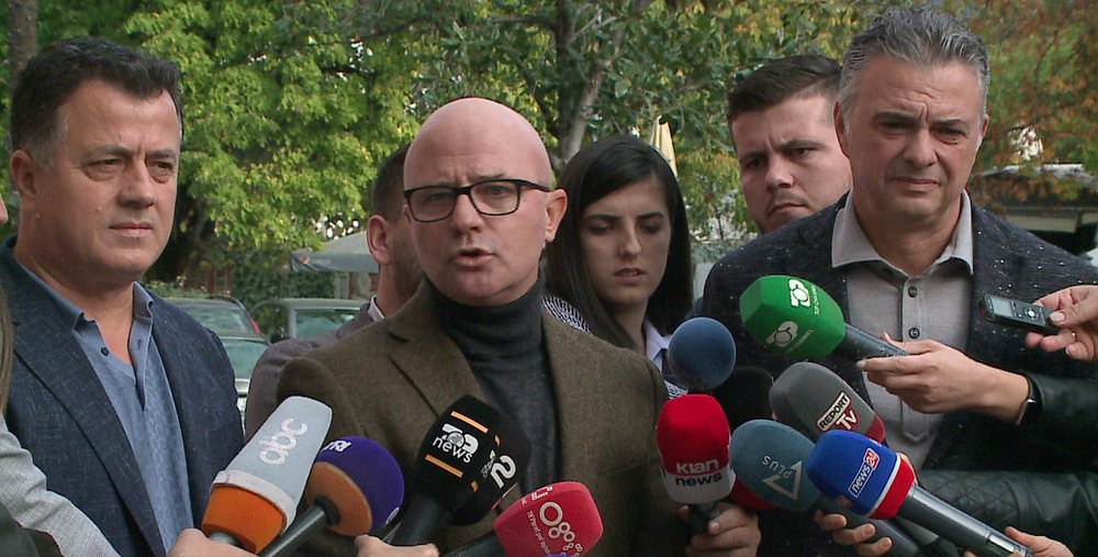 &ldquo;Firmat verifikohen m&euml; 11 dhjetor&rdquo;/ Strazimiri: Kush ka