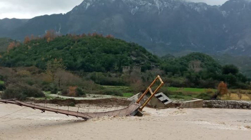 Moti i keq dhe reshjet e shiut d&euml;mtojn&euml; ur&euml;n n&euml; Kallarat