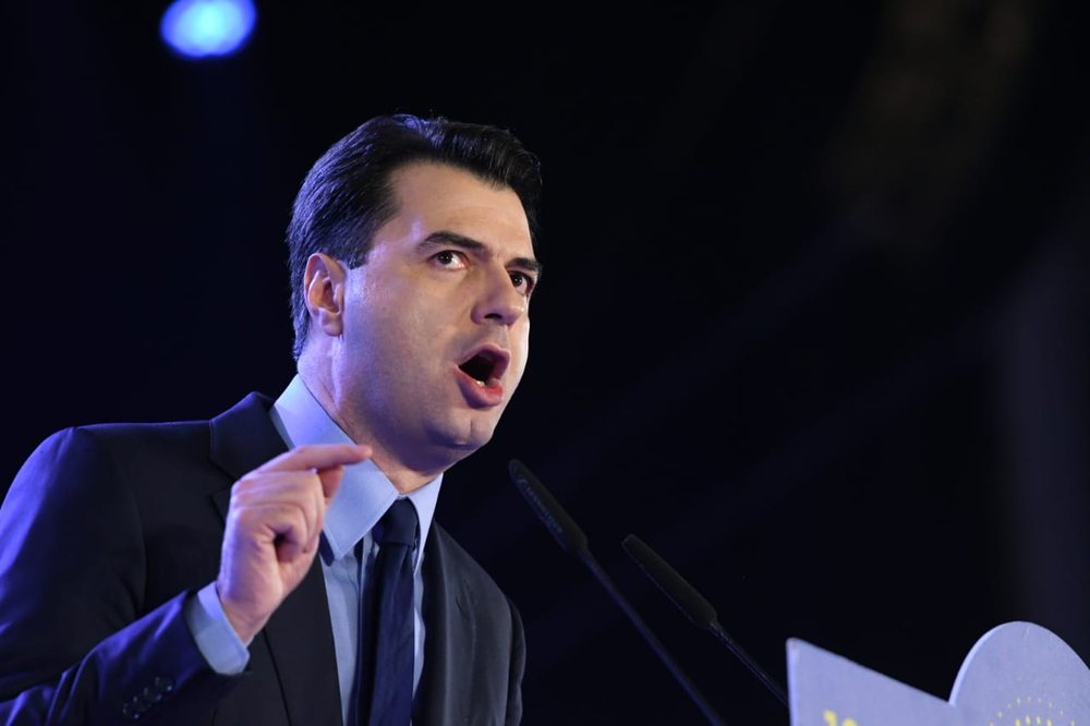 Basha iu k&euml;rkon falje demokrat&euml;ve: Lejova dualizmin n&euml; parti,