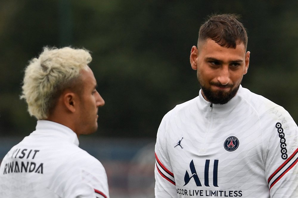 PSG i ndar&euml; n&euml; dy grupe: ka favore p&euml;r disa lojtar&euml; dhe dy