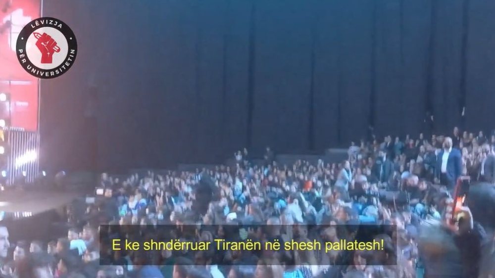 "Turp t&euml; t&euml; vij&euml;, vras&euml;s. E ke b&euml;r&euml;