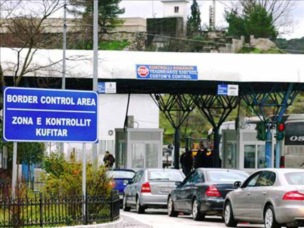 Mbanin n&euml; &ccedil;anta drog&euml; dhe tritol, trafikant&euml;t