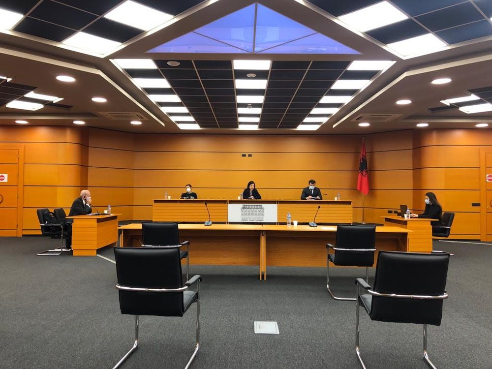 Vettingu, gjyqtari i Vlor&euml;s u dor&euml;hoq pasi i kaloi barra e prov&euml;s