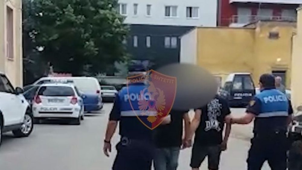 Grabit&euml;n disa shkolla, policia arreston 4 t&euml; mitur