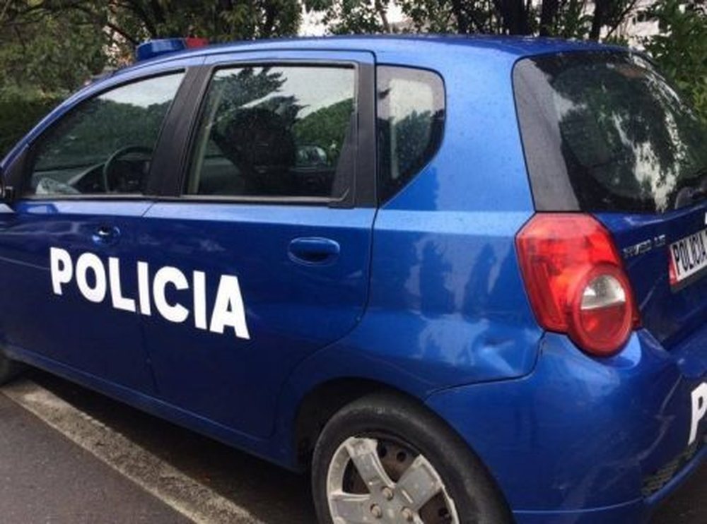 Improvizoi grabitjen e 200 mij&euml; lek&euml;ve, arrestohet 32-vje&ccedil;ari