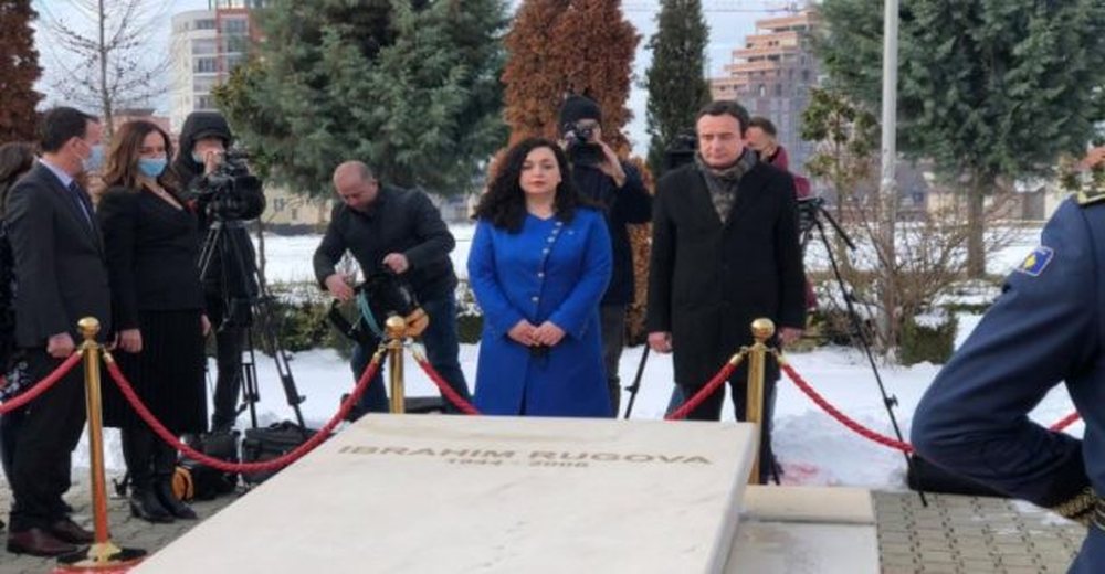 Osmani dhe Kurti b&euml;jn&euml; homazhe n&euml; varrin e Rugov&euml;s