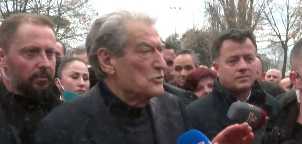 Berisha njofton mbylljen e protest&euml;s: Beteja p&euml;r sht&euml;pin&euml; e