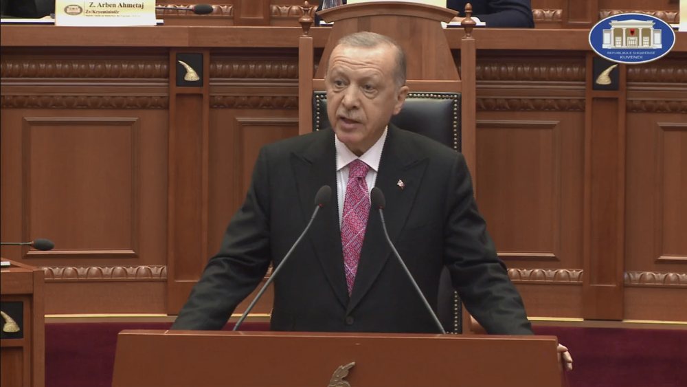 Jo vet&euml;m te konferenca p&euml;r shtyp, Erdogan i p&euml;rs&euml;rit