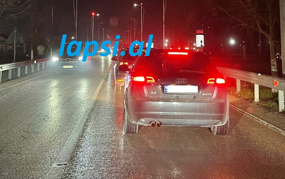 &Ccedil;&rsquo;po ndodh n&euml; autostrad&euml;/ Mbi 1 or&euml; e bllokuar rruga