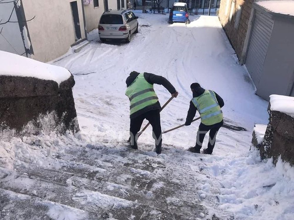 D&euml;bora bllokon disa akse rrugore n&euml; Shkod&euml;r dhe Puk&euml;, disa