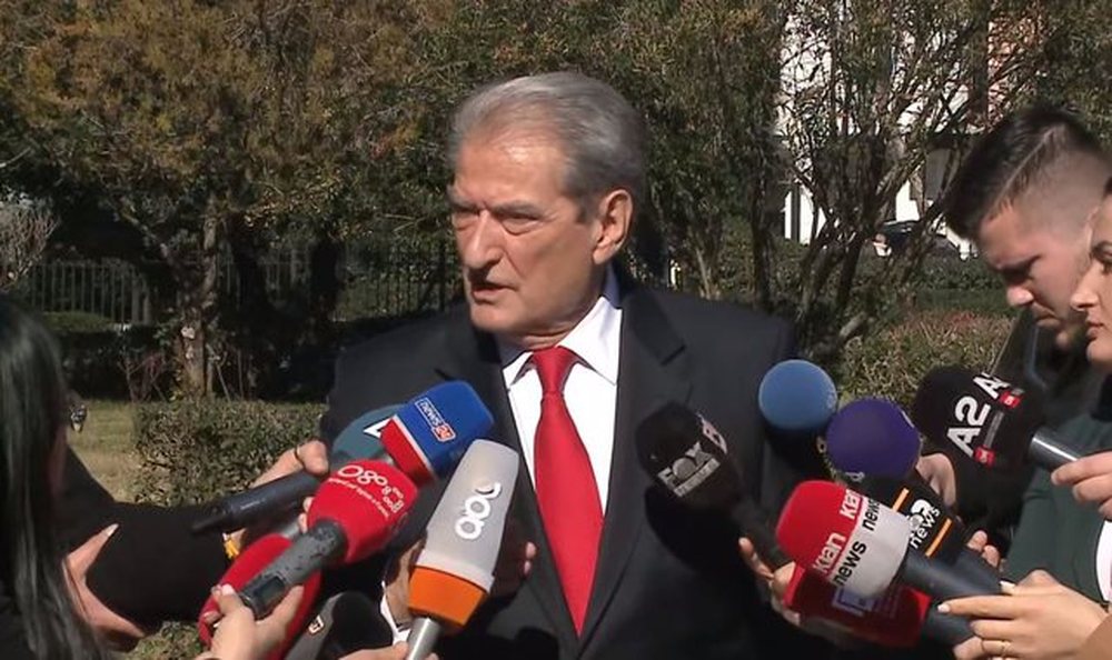 Basha voton pro zgjatjes s&euml; vettingut/ Berisha: Pengu dhe pengmarr&euml;si