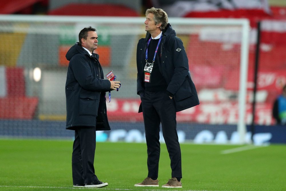 Drejtori i Ajax ngacmonte koleget me mesazhe t&euml; pap&euml;rshtatshme: