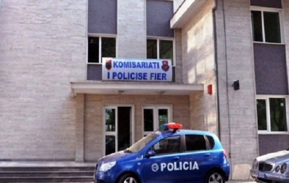 Rrahu dhe goditi me sende t&euml; forta bashk&euml;shorten, arrestohet