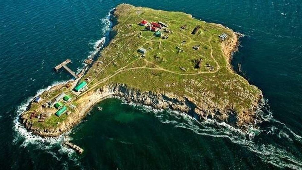 Sfiduan luftanijen ruse, rojet e Ishullit t&euml; Gjarprit jan&euml; gjall&euml;