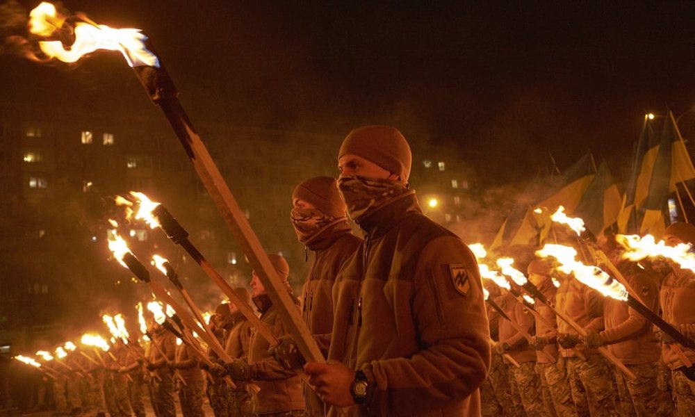 Profil: Kush &euml;sht&euml; regjimenti Azov i Ukrain&euml;s, grupi me prirje