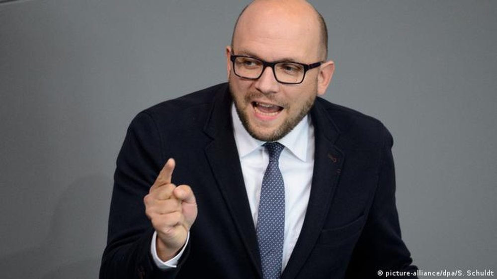 Pas Borrell, Tiran&euml;n e viziton i d&euml;rguari i Posa&ccedil;&euml;m i
