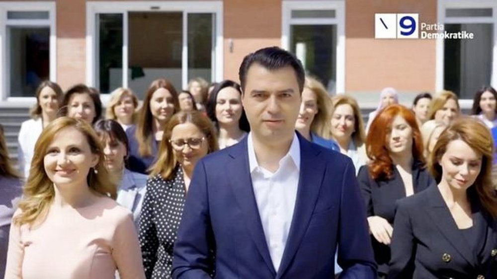 Goditja e fundit / Bash&euml;n e braktisin t&euml; gjith&euml;