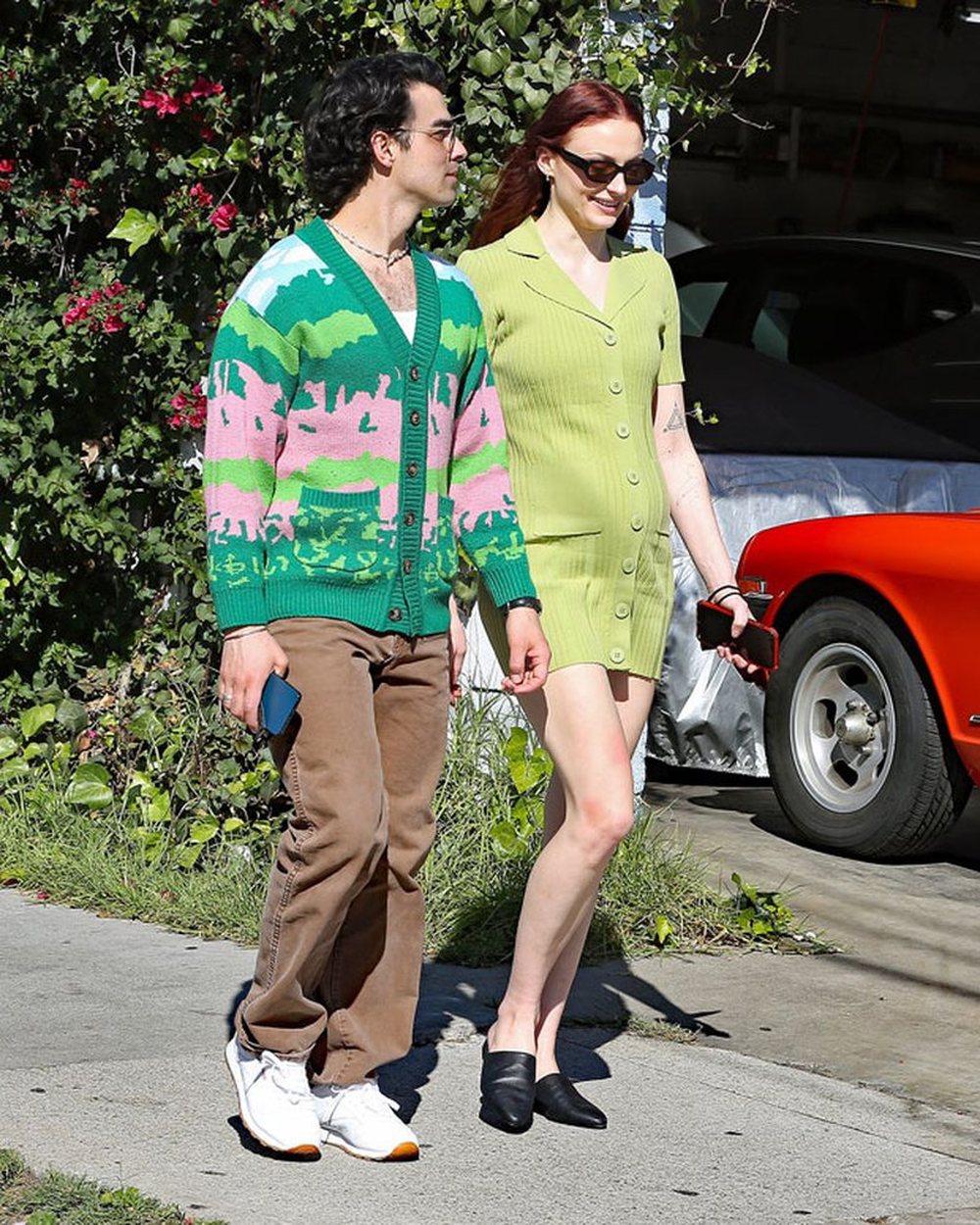 Sophie Turner dhe Joe Jonas prind&euml;r p&euml;r her&euml; t&euml; dyt&euml;