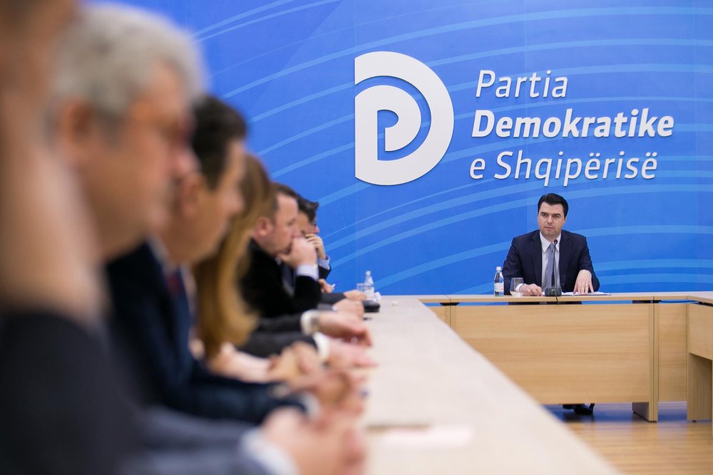 E PLOTE/ Debatet brenda n&euml; PD, deputet&euml;t rebelohen ndaj Bash&euml;s: