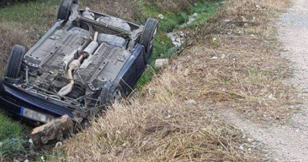 20-vje&ccedil;ari humb kontrollin e mjetit n&euml; Tiran&euml;, pasagjeri