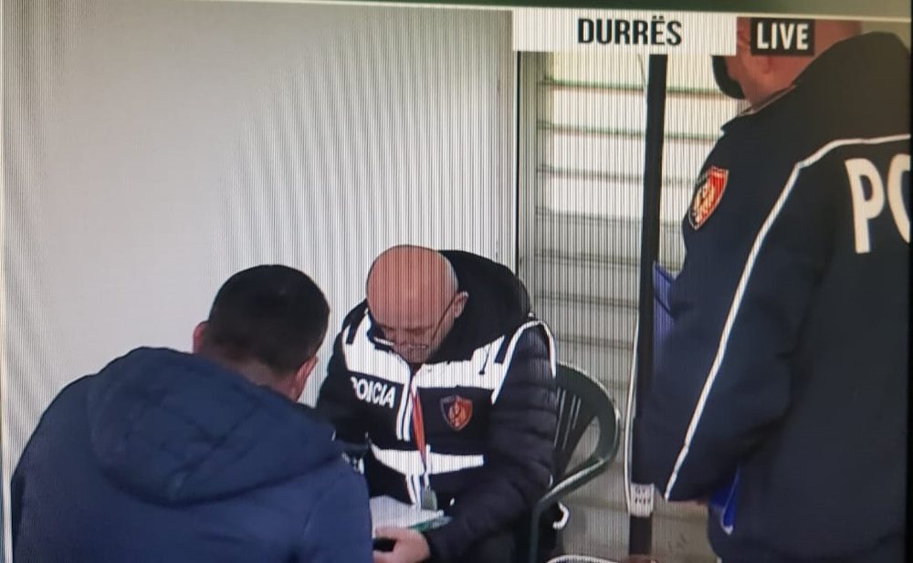 Incident n&euml; nj&euml; qend&euml;r votimi n&euml; Durr&euml;s, mb&euml;rrin