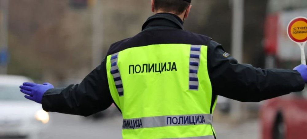 Opozita maqedonase kund&euml;r gjuh&euml;s shqipe n&euml; uniformat e