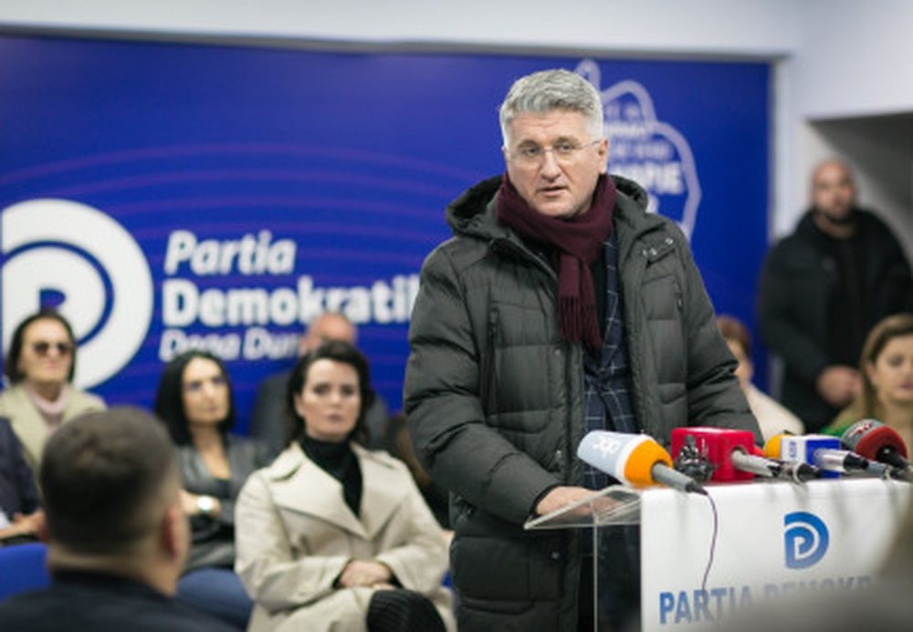Gjekmarkaj sqaron arsyet e dor&euml;heqjes: PD rrezikon t&euml; shuhet