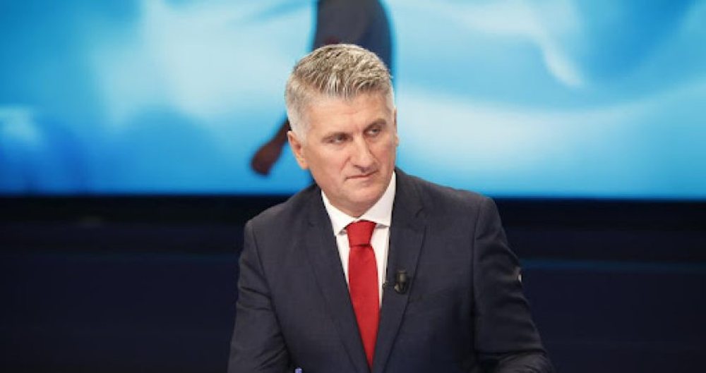 P&euml;rplasja/ Agron Gjekmarkaj jep dor&euml;heqjen pas humbjes zhg&euml;njyese
